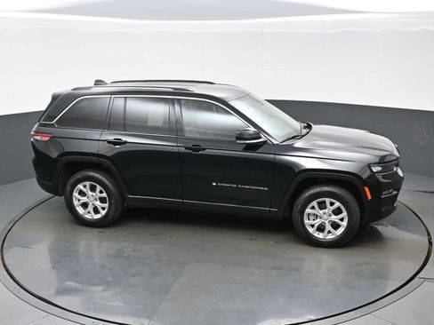Used 2023 Jeep Grand Cherokee Limited AWD/4WD image 40