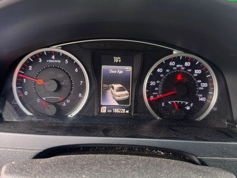 Used 2015 Toyota Camry SE FWD image 16