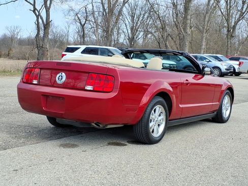 Used 2008 Ford Mustang Deluxe RWD image 7
