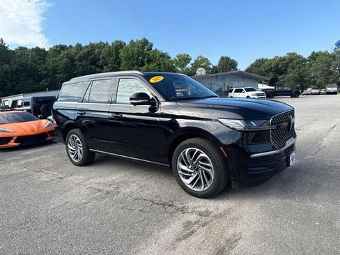 Used 2025 Lincoln Navigator Reserve AWD/4WD image 13