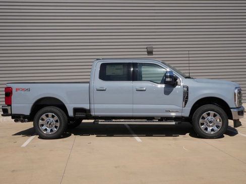 New 2026 Ford F250 Lariat w/ Chrome Package AWD/4WD image 2