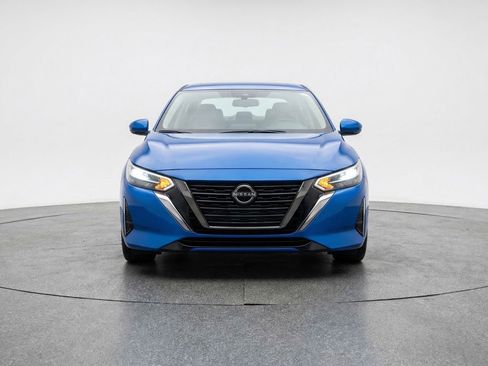 Used 2025 Nissan Sentra SV FWD image 2