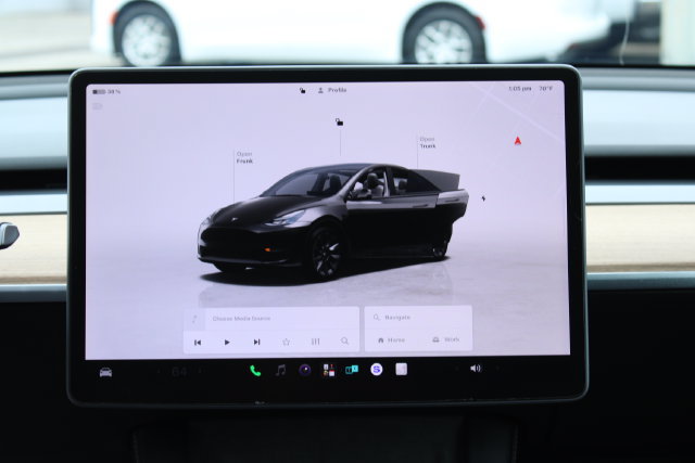 Used 2025 Tesla Model Y Long Range RWD image 12