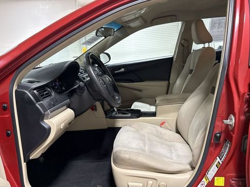 Used 2014 Toyota Camry LE FWD image 19