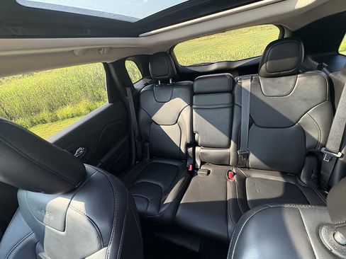 Used 2016 Jeep Cherokee Limited AWD/4WD image 32
