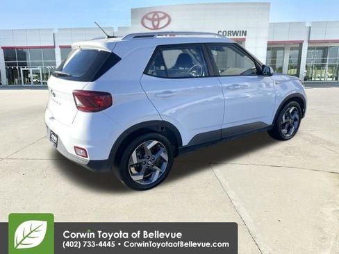 Used 2025 Hyundai Venue SEL image 5