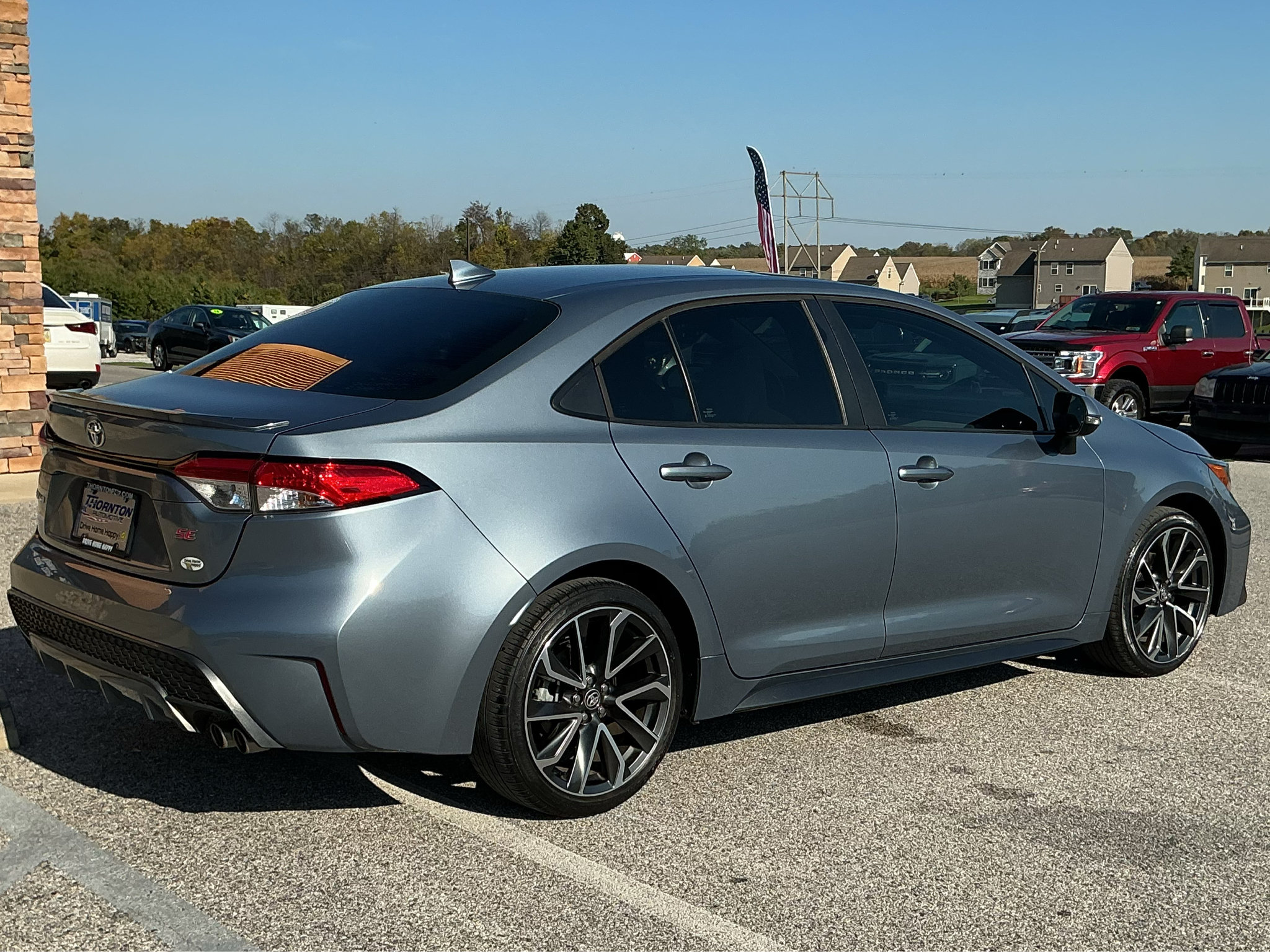 Used 2022 Toyota Corolla SE w/ SE Premium Package FWD image 3