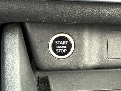 Used 2023 Nissan Rogue SV FWD image 29