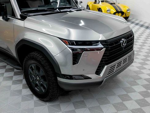 Used 2025 Lexus GX 550 AWD/4WD image 16