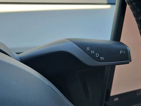 Used 2023 Tesla Model Y Long Range image 30