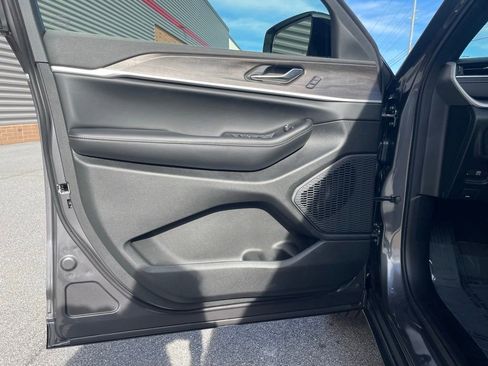 New 2025 Jeep Grand Cherokee L Limited w/ Black Appearance Package RWD image 9