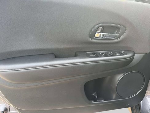 Used 2019 Honda HR-V LX image 14
