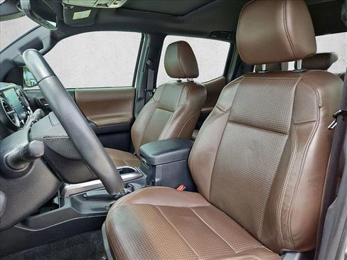 Used 2020 Toyota Tacoma Limited AWD/4WD image 16