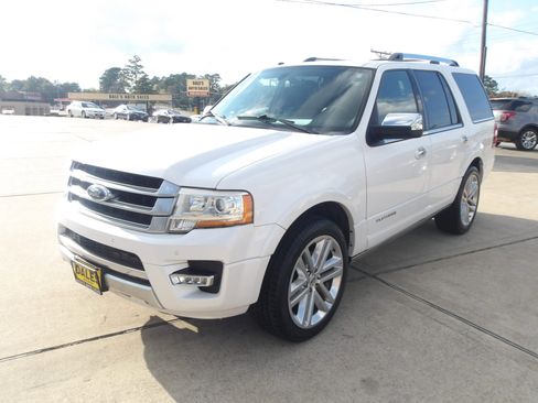 Used 2017 Ford Expedition Platinum image 2