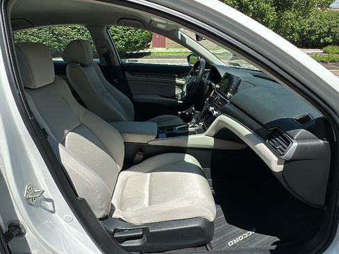 Used 2018 Honda Accord LX image 22