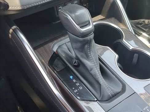 Used 2023 Toyota Highlander Limited FWD image 12