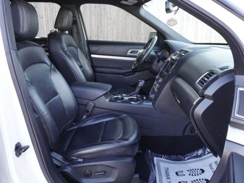 Used 2019 Ford Explorer XLT w/ Equipment Group 202A image 8