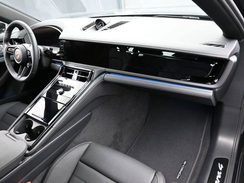 New 2026 Porsche Panamera 4 image 32