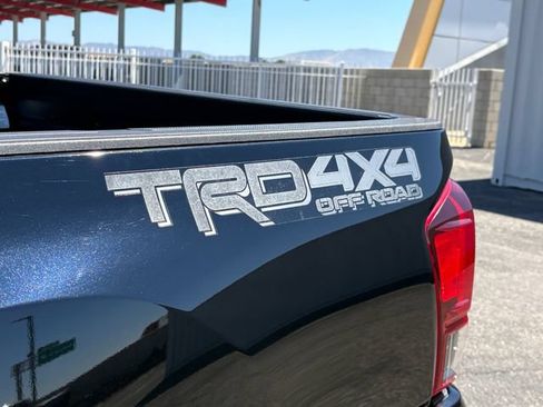 Certified 2019 Toyota Tacoma TRD Off-Road w/ Technology Package AWD/4WD image 25