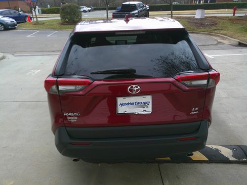 Used 2023 Toyota RAV4 LE image 11