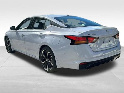 Used 2025 Nissan Altima 2.5 SR FWD image 5