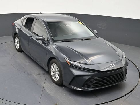 Used 2025 Toyota Camry LE FWD image 17
