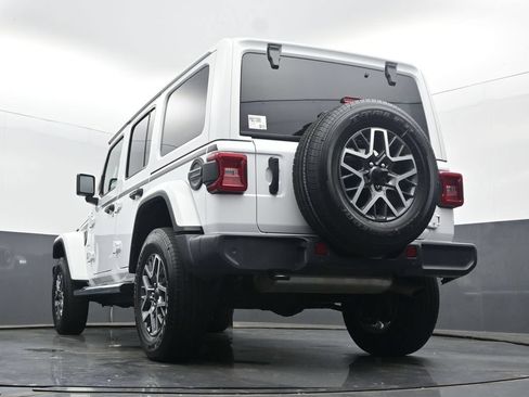 Used 2024 Jeep Wrangler Unlimited Sahara w/ Technology Group AWD/4WD image 52