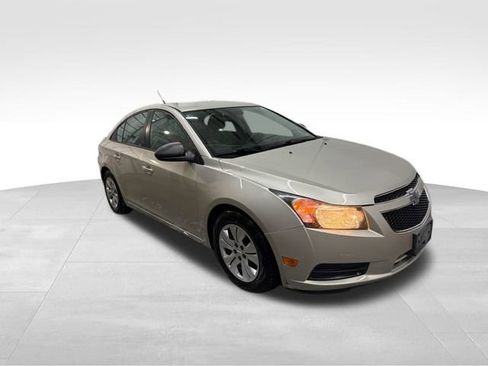 Used 2014 Chevrolet Cruze LS image 3