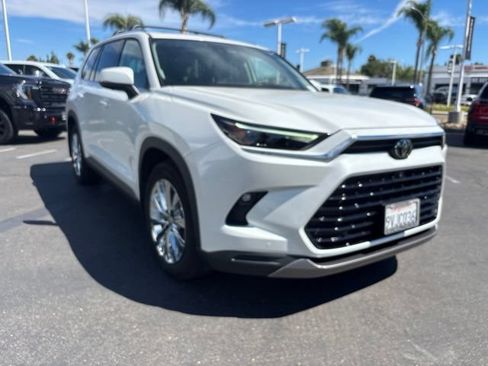Used 2025 Toyota Grand Highlander AWD image 2