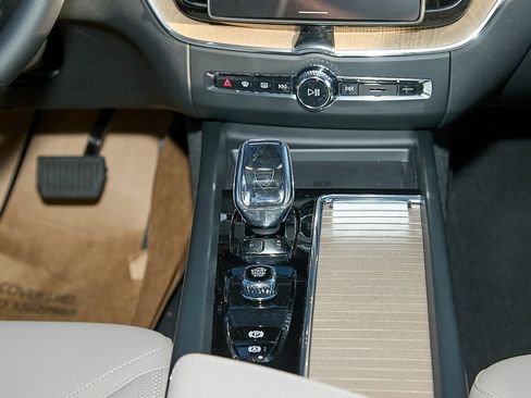 New 2026 Volvo XC60 B5 Plus w/ Protection Package Premier image 27