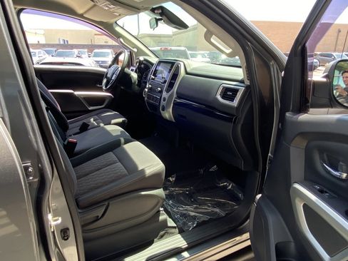 Used 2021 Nissan Titan SV w/ Accessory Utility Package image 21