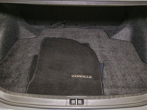 Used 2017 Toyota Corolla LE w/ Carpet Mat Package (TMS) FWD image 12