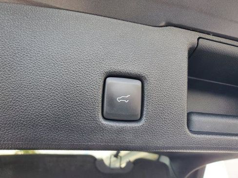 Certified 2022 Ford Escape SEL FWD image 9