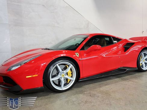 Used 2018 Ferrari 488 GTB RWD image 4