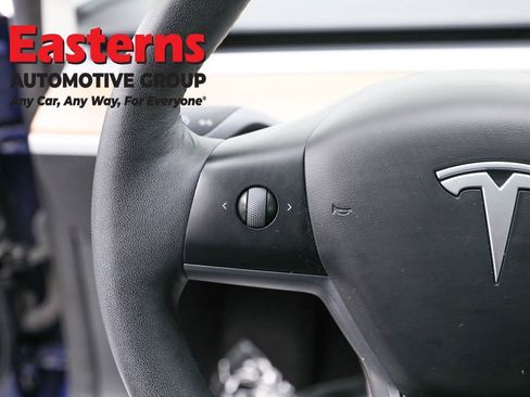 Used 2023 Tesla Model 3 Standard Range image 15