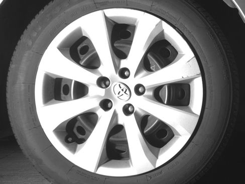 Used 2025 Toyota Corolla LE FWD image 13