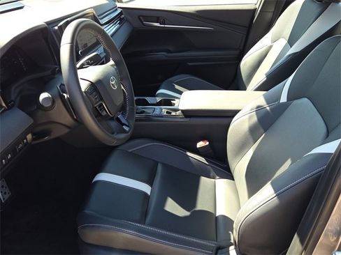 Used 2025 Toyota Camry SE image 18