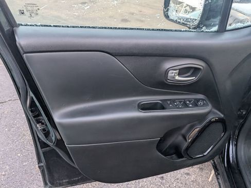 Used 2016 Jeep Renegade Latitude image 14