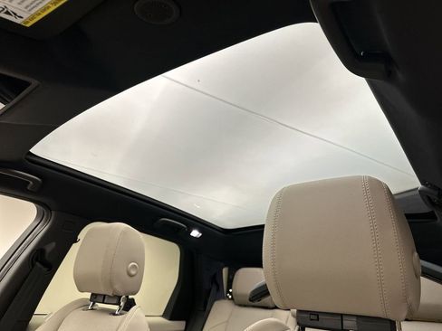 Used 2023 Land Rover Discovery Sport SE image 16