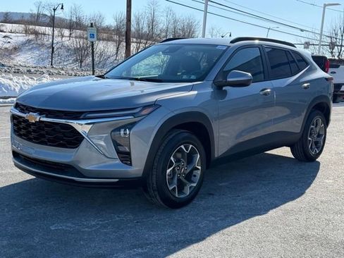 New 2026 Chevrolet Trax LT w/ Driver Confidence Package image 9