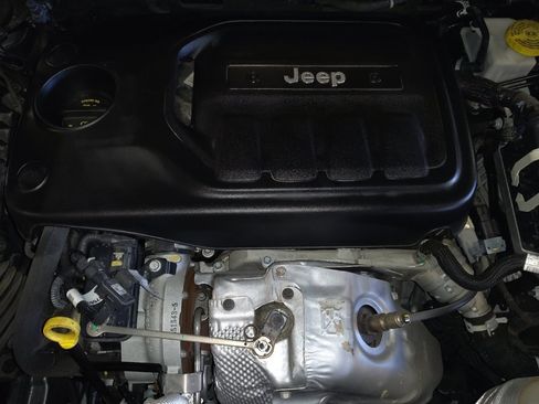 Used 2019 Jeep Cherokee Latitude Plus image 30