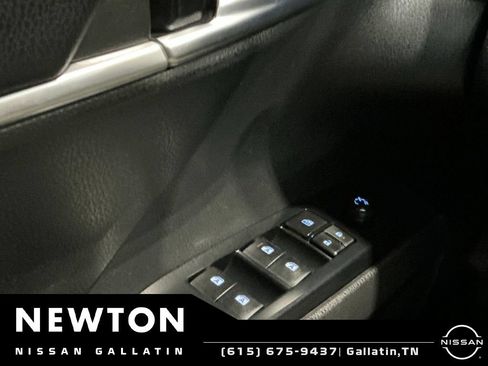 Used 2018 Toyota Camry SE w/ Audio Package FWD image 17