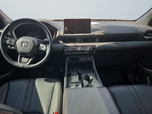 Used 2025 Honda Pilot TrailSport image 12