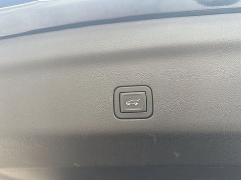 Used 2025 GMC Yukon Denali AWD/4WD image 61