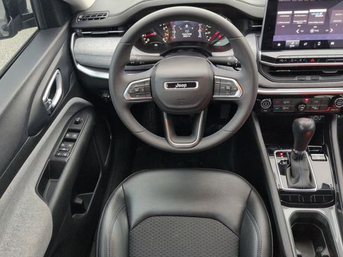 Used 2022 Jeep Compass Latitude image 16