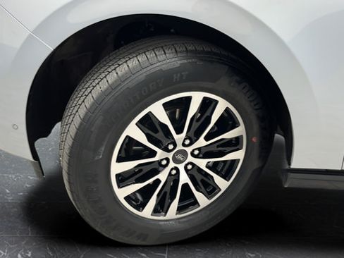 Used 2025 Ford Expedition Platinum AWD/4WD image 42
