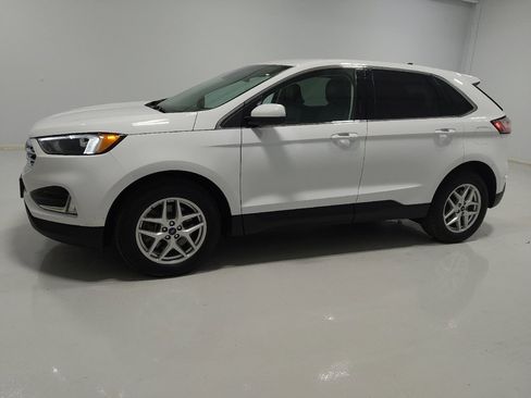 Used 2022 Ford Edge SEL w/ Convenience Package image 2