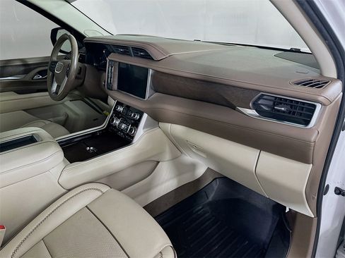 Used 2021 GMC Yukon Denali w/ Denali Premium Package image 32