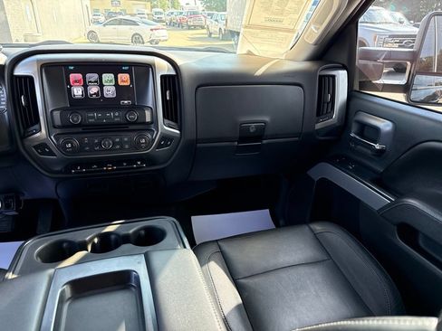 Used 2016 Chevrolet Silverado 2500 LT w/ Midnight Edition AWD/4WD image 9