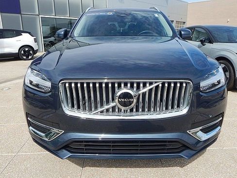 Certified 2025 Volvo XC90 B5 Core image 12